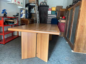 Scrivania ufficio - sala riunioni