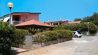 Calanovella villetta terrazzo giardino posto auto