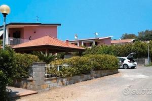 Calanovella villetta terrazzo giardino posto auto