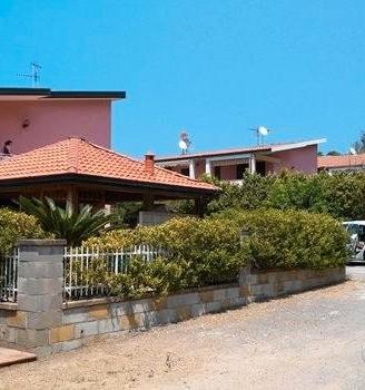 Calanovella villetta terrazzo giardino posto auto