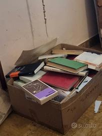 due scatole di libri tanti di brescia