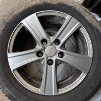 Cerchi in lega 15 pollici e gomme invernali