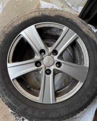 Cerchi in lega 15 pollici e gomme invernali