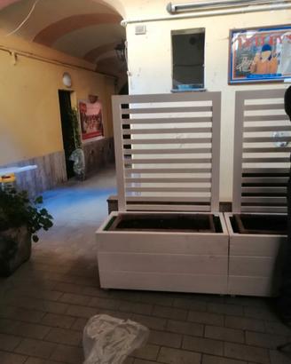Allestimento con fioriere