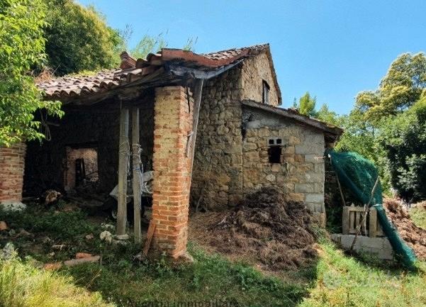 Terreno con rustici da ristrutturare completamente - Vista 5