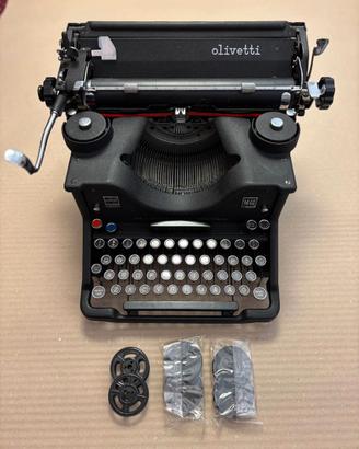 Macchina da scrivere Olivetti M40 versione Svedese