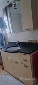 Mobile bagno con specchio e colonnina