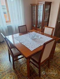 Tavolo apribile e sedie per soggiorno