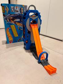 Hot Wheels mega garage