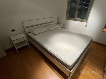 Letto + comodini + cassettone