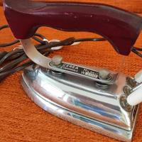 Ferro da stiro Epoca  "Cerea Universal Milano"