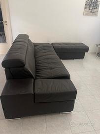 Divano con pouf 