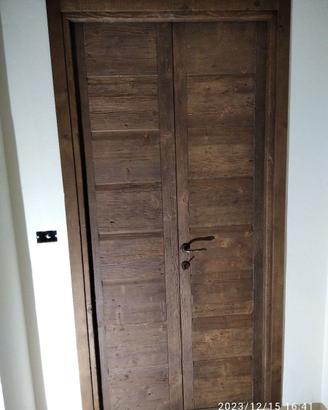 2 porte doppie in legno vecchio pannelo bugnato