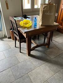 Tavolo e sedia legno 