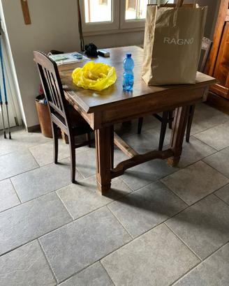Tavolo e sedia legno 