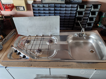 Piano cottura 3 fuochi e lavello incorporato