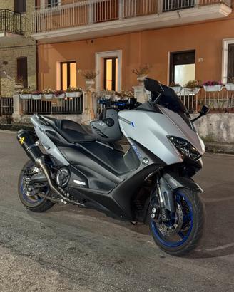 YAMAHA T-MAX 560
