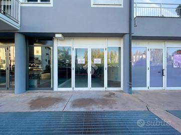 NEGOZIO A PADENGHE SUL GARDA