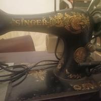 Singer: macchina da cucire con pedale elettrico