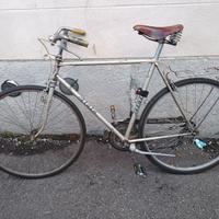 Biciclette da corsa, passeggio, mountain bike.