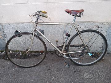 Biciclette da corsa, passeggio, mountain bike.