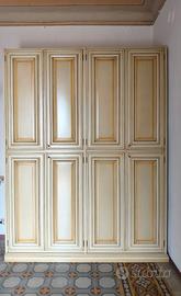 Armadio classicin VERO LEGNO laccato e foglia oro.