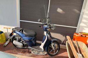Aprilia Scarabeo 50 con sella nuova e accessori