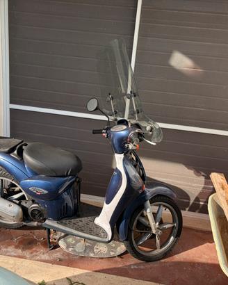 Aprilia Scarabeo 50 con sella nuova e accessori