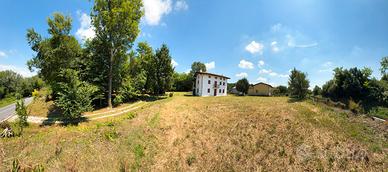 Villa unifamiliare circondata da ampio terreno
