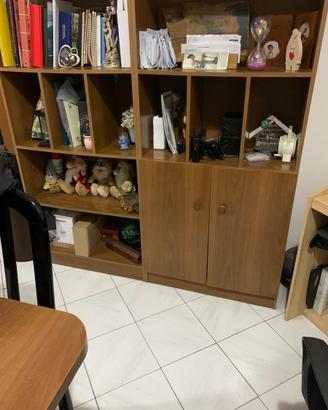 Libreria marrone
