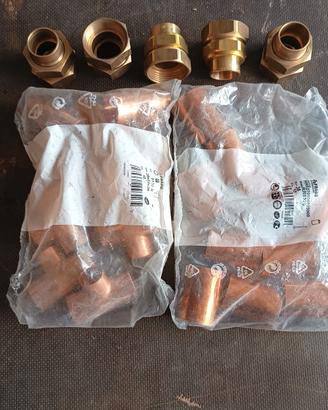 Stock raccordi saldare rame  T 28 Man 35 boc. 28