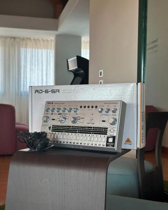 Behringer RD-6-SR — Drum machine analogica (edizio