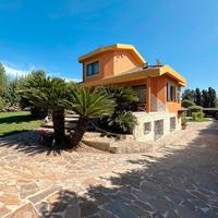 Villa con piscina e finiture di pregio