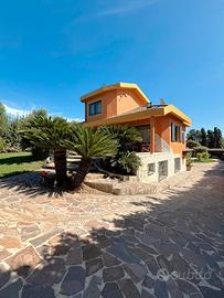 Villa con piscina e finiture di pregio