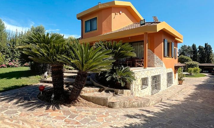Villa con piscina e finiture di pregio