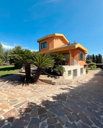 Villa con piscina e finiture di pregio