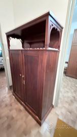 Armadio in legno massello    900
