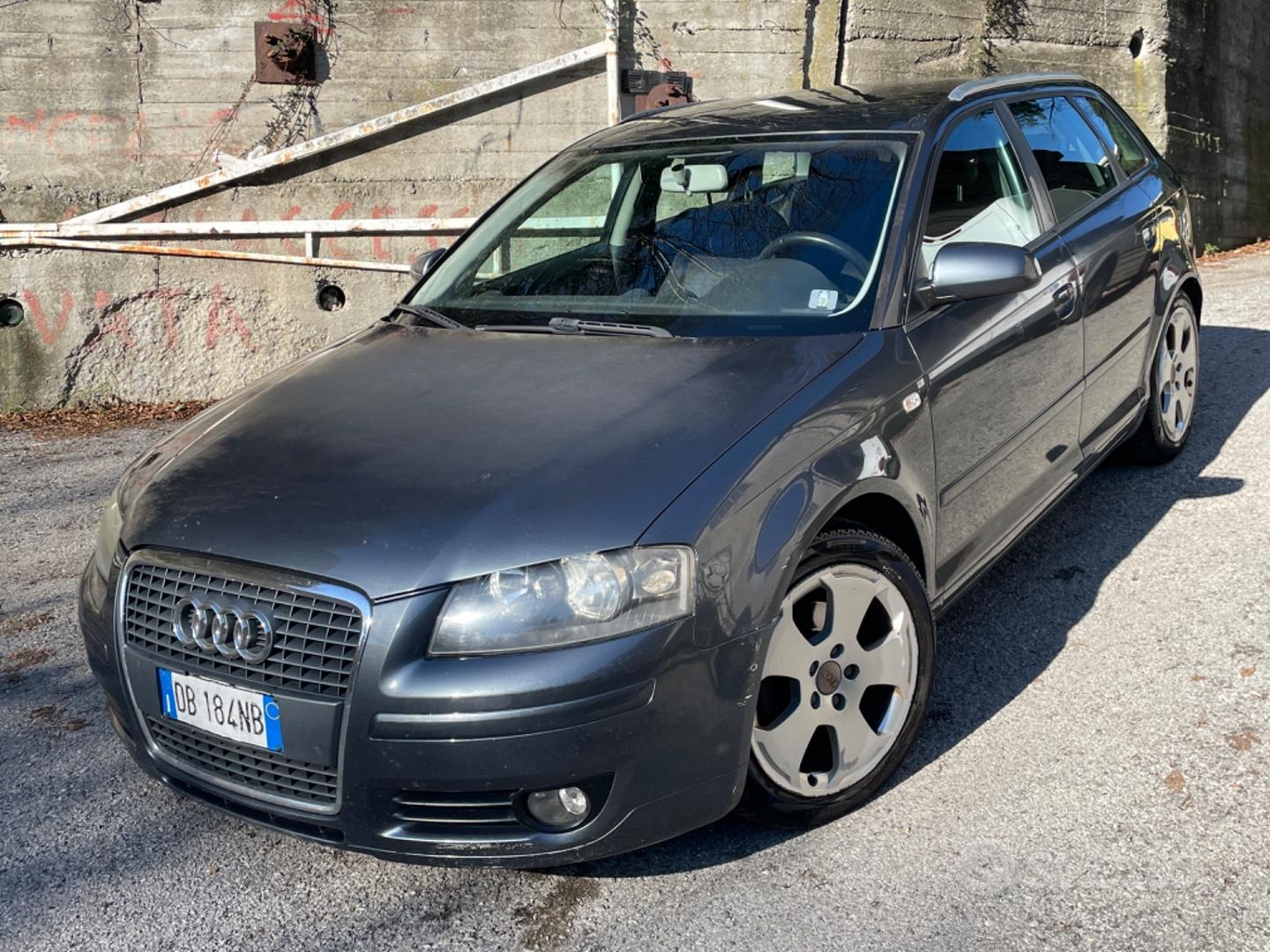 Logo AUDI anteriore Nero - Accessori Auto In vendita a Genova