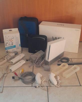 Nintendo Wii + scatola  + 148 giochi + 2controller