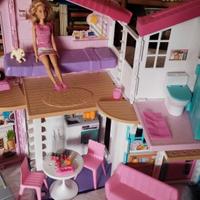 Casa accessoriata Barbie con 2 bambole e un cane