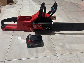 Motosega Milwaukee, nuova con 1 batteria