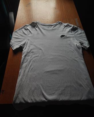 T-shirt Nike bianca uomo/donna - logo ricamato 