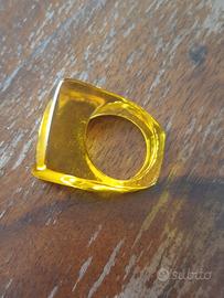 anello giallo originale in plastica