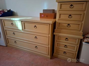 Comò con coppia di comodini in legno