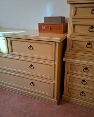 Comò con coppia di comodini in legno