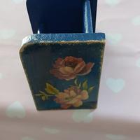 portapenne o portatovaglioli in decoupage