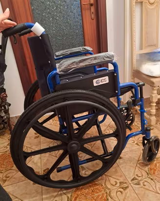 Sedia a rotelle nuova