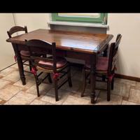 TAVOLO CON 4 SEDIE