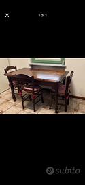 TAVOLO CON 4 SEDIE
