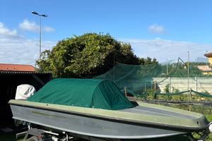 Barca modello caccia e pesca in vetroresina